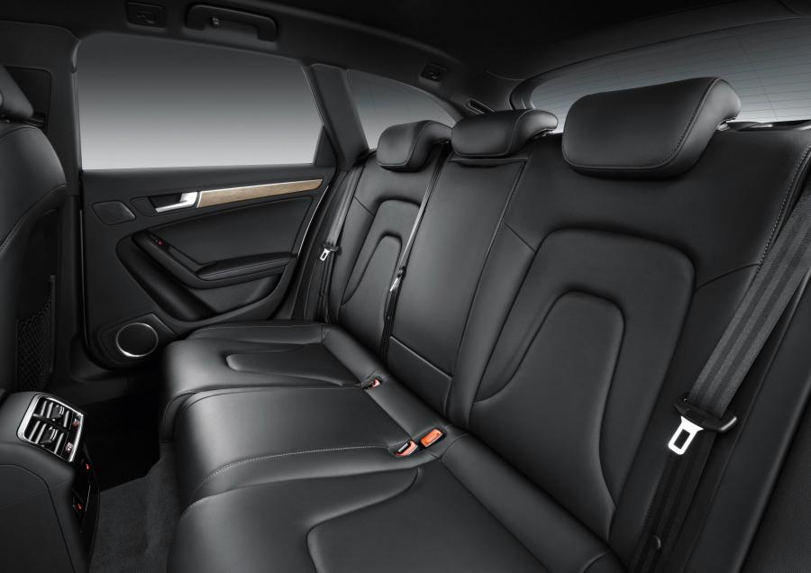 Интерьер Audi A4 Allroad 2.0 TDI Quattro (B8, 8K) 2012 года  (фото 6 из 39)
